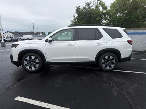 White Diamond Pearl 2026 Honda Pilot Touring