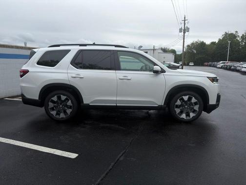 White Diamond Pearl 2026 Honda Pilot Touring