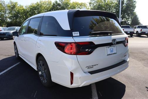 Platinum White Pearl 2027 Honda Odyssey Touring