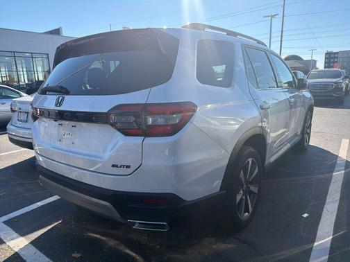 2023 Honda Pilot Elite