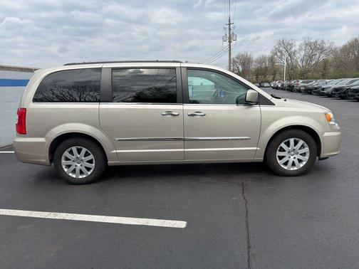 2015 Chrysler Town & Country Touring
