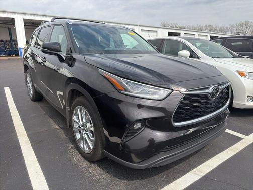 Amber 2020 Toyota Highlander Limited