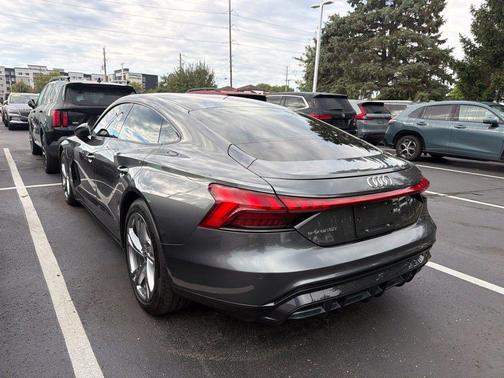 Daytona Gray Pearl Effect 2023 Audi e-tron GT Premium Plus