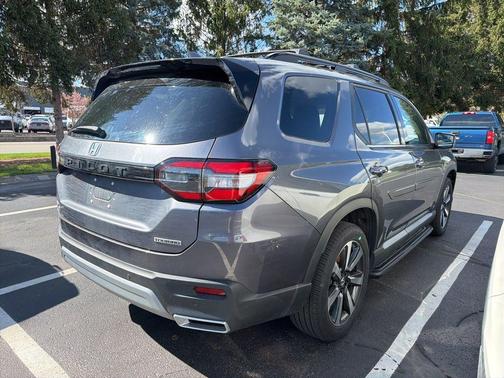 Gray 2025 Honda Pilot Touring