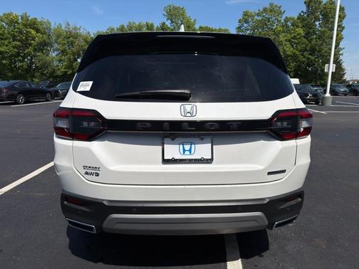 Platinum White 2024 Honda Pilot Touring