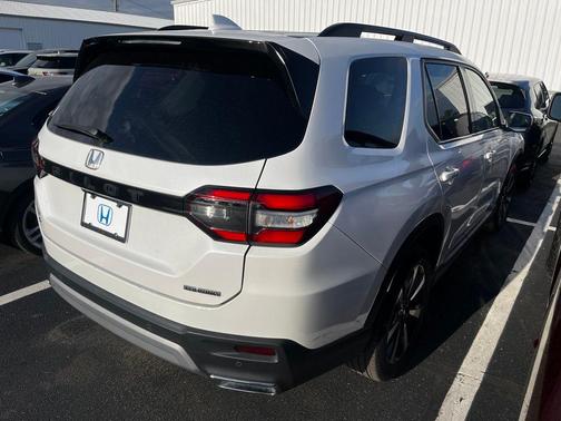 Platinum White 2024 Honda Pilot Touring