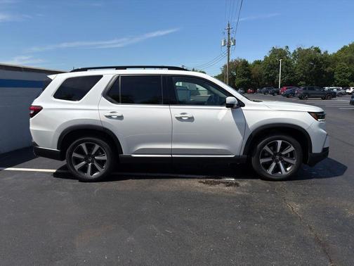 Platinum White 2024 Honda Pilot Touring