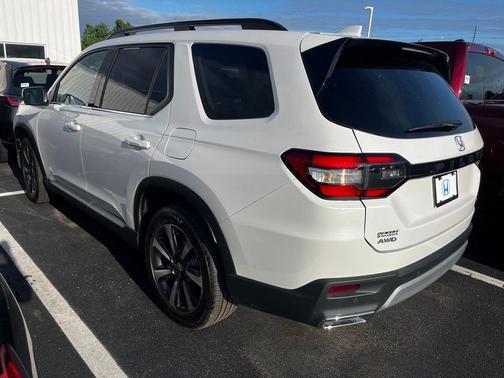 Platinum White 2024 Honda Pilot Touring