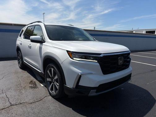 Platinum White 2024 Honda Pilot Touring