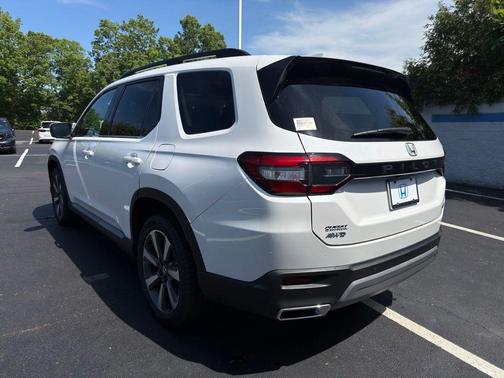 Platinum White 2024 Honda Pilot Touring