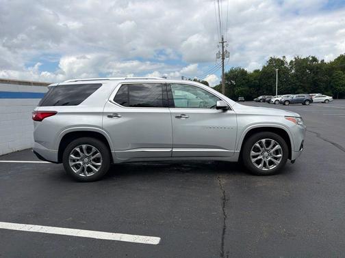 Silver Ice Metallic 2019 Chevrolet Traverse Premier