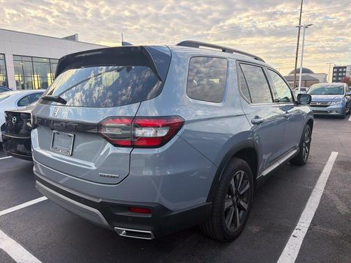 Gray 2024 Honda Pilot Touring