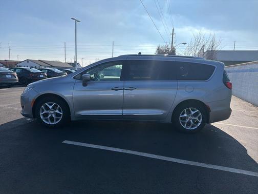 2018 Chrysler Pacifica Touring-L Plus
