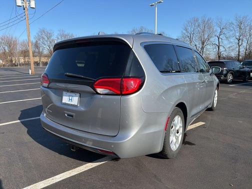 2018 Chrysler Pacifica Touring-L Plus