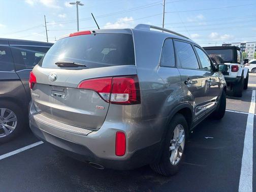 Titanium Silver 2014 Kia Sorento LX