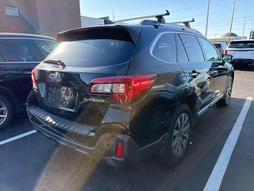 Crystal Black Silica 2018 Subaru Outback 2.5i Touring