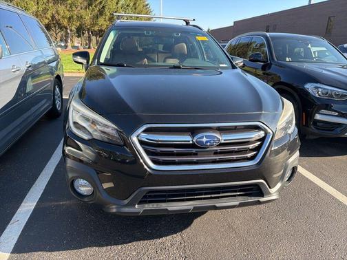 Crystal Black Silica 2018 Subaru Outback 2.5i Touring