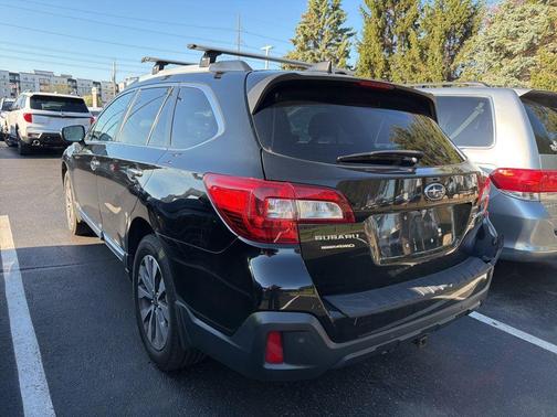 Crystal Black Silica 2018 Subaru Outback 2.5i Touring