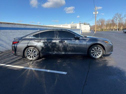 2022 Lexus ES 300h 300H