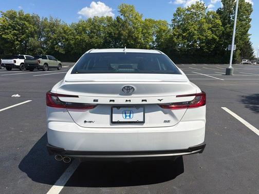 Ice 2025 Toyota Camry SE