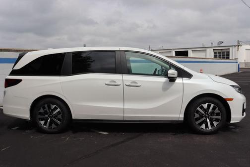 Platinum White Pearl 2026 Honda Odyssey EX-L