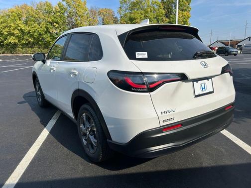 Platinum White Pearl 2027 Honda HR-V LX