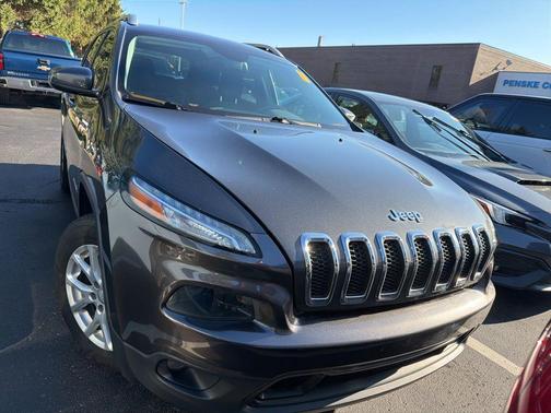 Granite Crystal Clearcoat Metallic 2014 Jeep Cherokee Latitude
