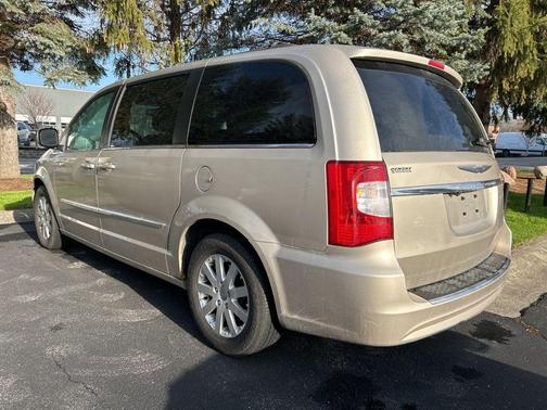 2012 Chrysler Town & Country Touring