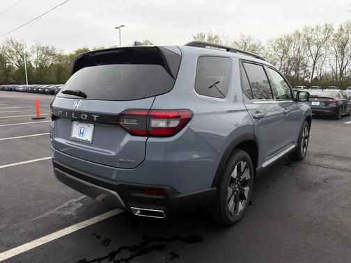 Sonic Gray Pearl 2026 Honda Pilot Elite