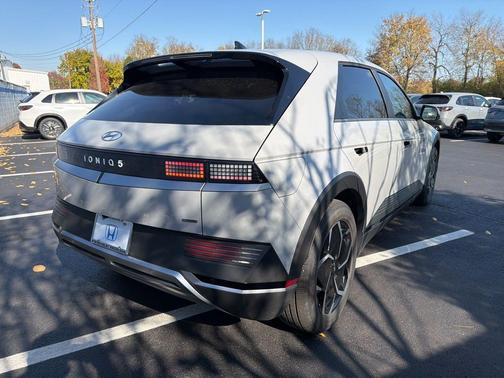 2024 Hyundai IONIQ 5 SEL