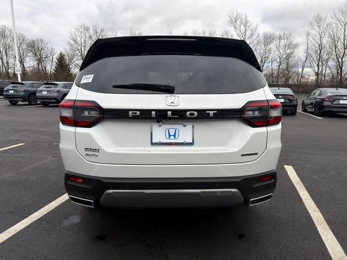 Platinum White Pearl 2026 Honda Pilot Touring