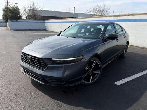 Meteorite Gray Metallic 2026 Honda Accord SE