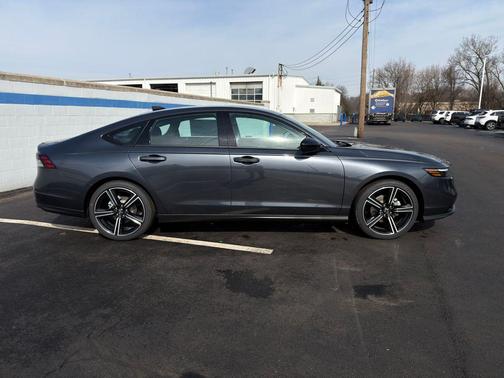 Meteorite Gray Metallic 2026 Honda Accord SE