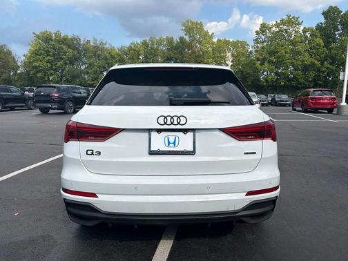Glacier White Metallic 2024 Audi Q3 45 S line Premium