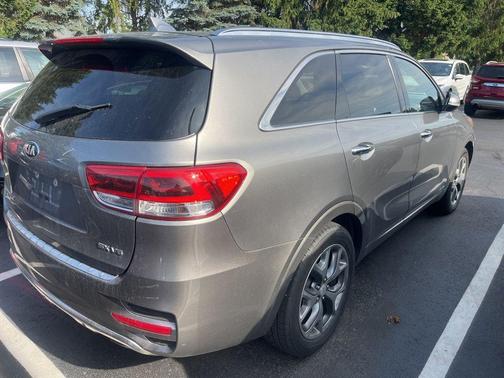 Titanium Silver 2018 Kia Sorento SX
