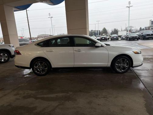 Platinum White Pearl 2026 Honda Accord Hybrid EX-L