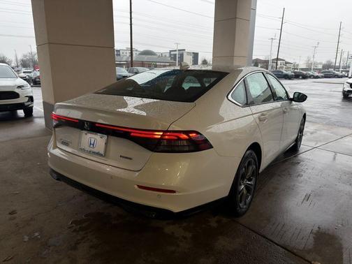 Platinum White Pearl 2026 Honda Accord Hybrid EX-L