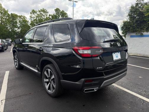 Crystal Black Pearl 2023 Honda Pilot Elite