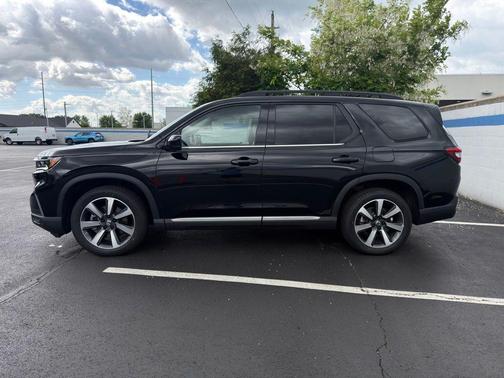 Crystal Black Pearl 2023 Honda Pilot Elite
