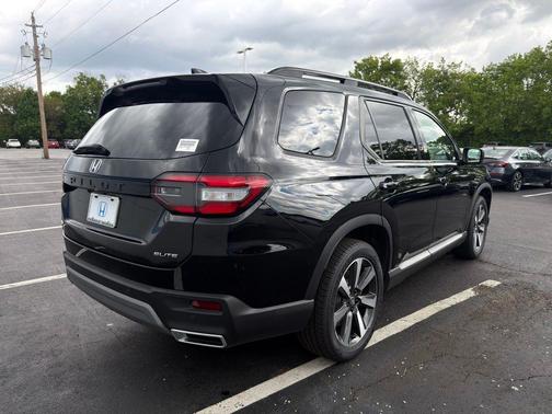 Crystal Black Pearl 2023 Honda Pilot Elite