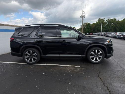 Crystal Black Pearl 2023 Honda Pilot Elite