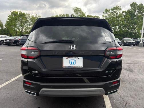 Crystal Black Pearl 2023 Honda Pilot Elite