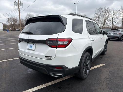 2023 Honda Pilot Sport