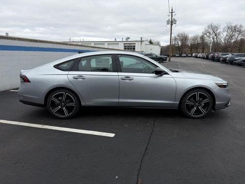 Solar Silver Metallic 2026 Honda Accord SE