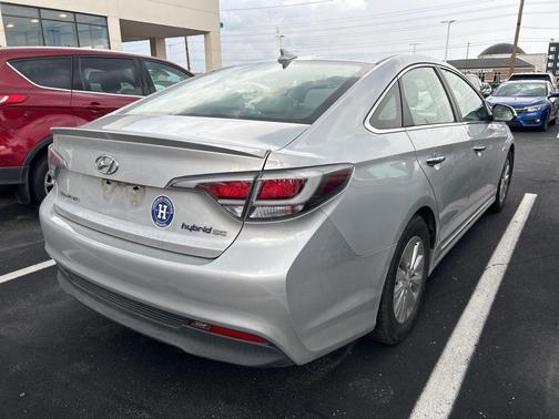 2016 Hyundai SONATA Hybrid SE