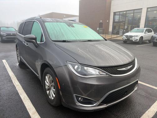 2018 Chrysler Pacifica Touring-L