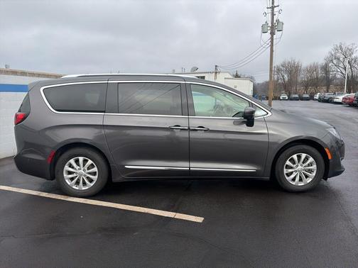 2018 Chrysler Pacifica Touring-L