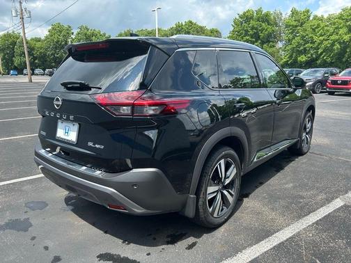 2022 Nissan Rogue SL