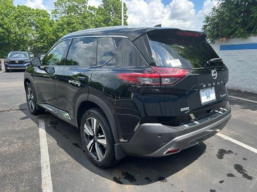 2022 Nissan Rogue SL