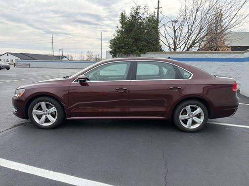 2012 Volkswagen Passat 2.5 SE